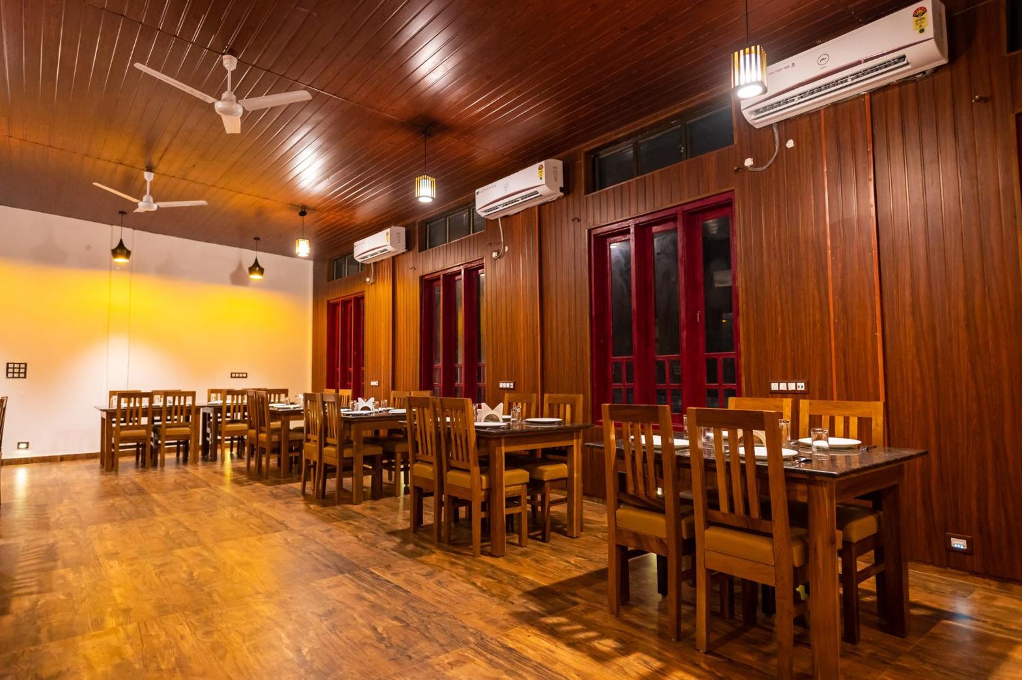 The Kaziranga Address Hotel Eksteriør billede